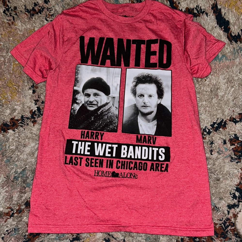Men’s home alone tshirt size small